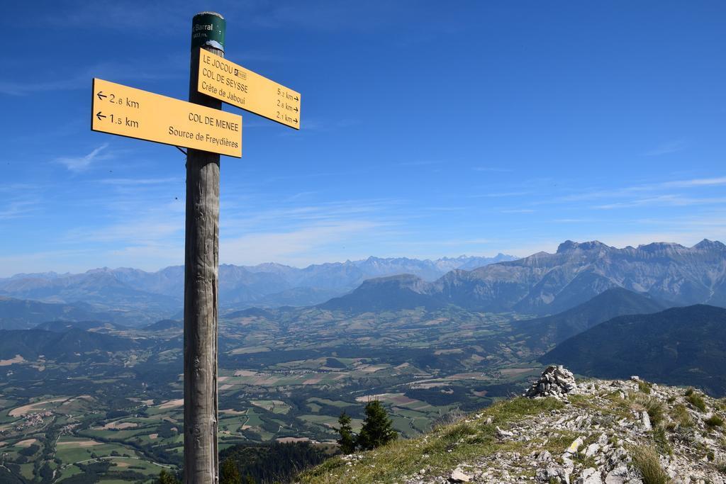 Le Sareymond Menée Exterior foto